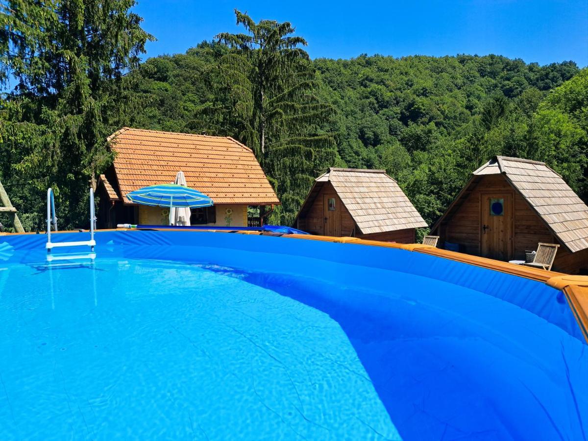 Glamping Naselje Zeleni Turizem Hotel Makole Ngoại thất bức ảnh